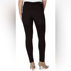 Levi’s Women's Totally Shaping Pull On Black Jeans New Size 2 Long Inseam